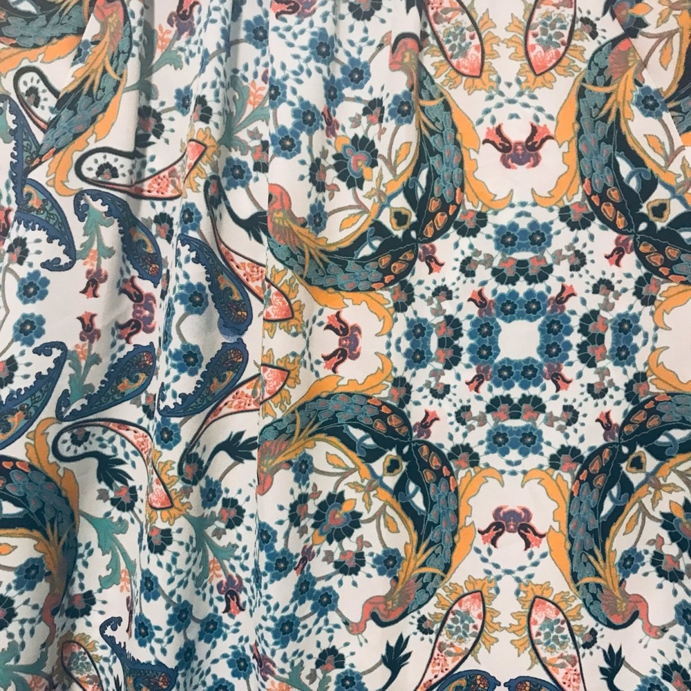 Peacock patterned blouse - Picture 3 of 4